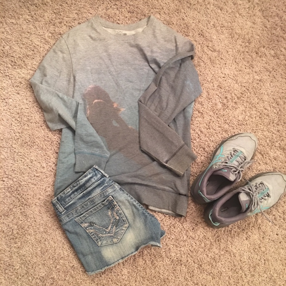 On the Byas Mermaid lightweight sweatshirt medium